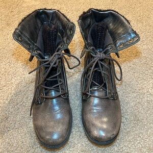 Like new CROWN VILLAGE Boots Size 7 1/2